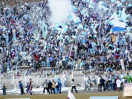 Perttu92's tweet photo. "Nasza rodzina jest jak piękna, wielowarstwowa opowieść – każda z jej stron jest inna, ale razem tworzą niezapomnianą historię” 🤍💙🤟

#zuzel #speedway #NZUL https://t.co/W3bohd3iIu