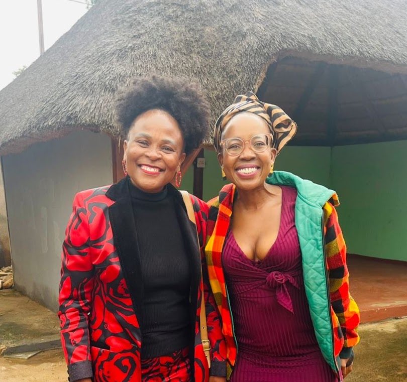 NtsikiMazwaiMedia tweet media