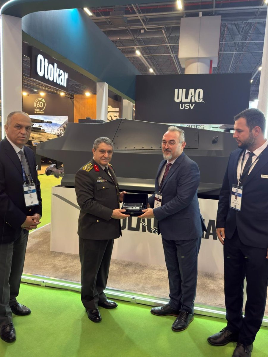 ARESShipyard's tweet photo. Genelkurmay Başkanımız Orgeneral Sayın Selçuk Bayraktaroğlu ve Deniz Kuvvetleri Komutanımız Oramiral Sayın Ercüment Tatlıoğlu, SAHA EXPO 2026 standımızı ziyaret ederek çalışmalarımızı ve projelerimizi yerinde inceledi. Nazik ziyaretleri ve ilgileri için kendilerine teşekkürlerimizi sunarız.

General Selçuk Bayraktaroğlu, Chief of the General Staff, and Admiral Ercüment Tatlıoğlu, Commander of the Turkish Naval Forces, visited our stand at SAHA EXPO 2026 to examine our projects and activities on-site. We extend our gratitude for their visit.

-Hall 6 – Stand 08

#ARESShipyard #ARESGlobal #SAHAEXPO2026