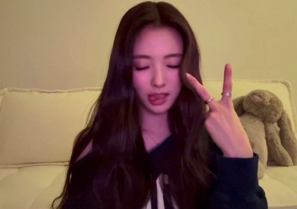 레이트드 tweet media