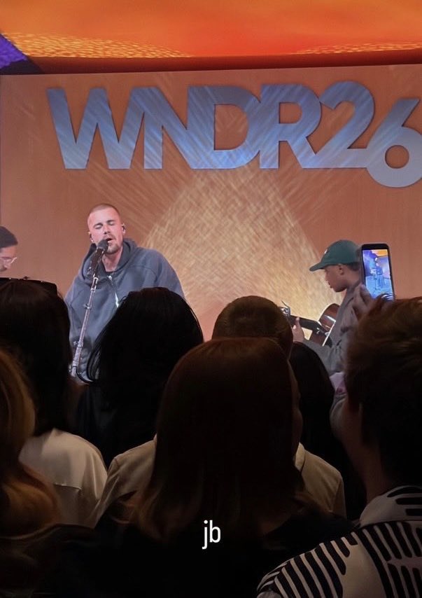 swagworldtour's tweet photo. Justin Bieber made an appearance at WNDR26 the exclusive gathering that brings together some of the biggest names in tech, business, and investing.

He not only performed during the event, but also joined NVIDIA CEO Jensen Huang for an on-stage conversation at the Rosewood Miramar Beach in Montecito.

Really nice to see Justin continuing to get out there and perform in front of audiences again.