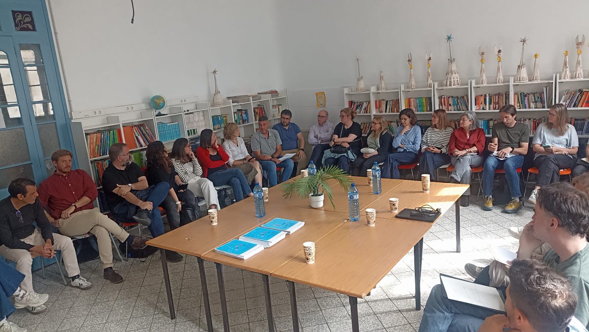 FECC_educacio's tweet photo. Avui hem celebrat la 3a i darrera trobada d'aquest curs d’Escoles en Xarxa d’Alta Complexitat a @LaSalleComtal.
Hem conegut el programa @Educaixa + Escola. I amb @educaciocat, hem abordat la relació família–escola.
Hem compartit experiències i propostes per avançar cap a una educació més equitativa 💛📚
#EscolesEnXarxa #AltaComplexitat #Educació