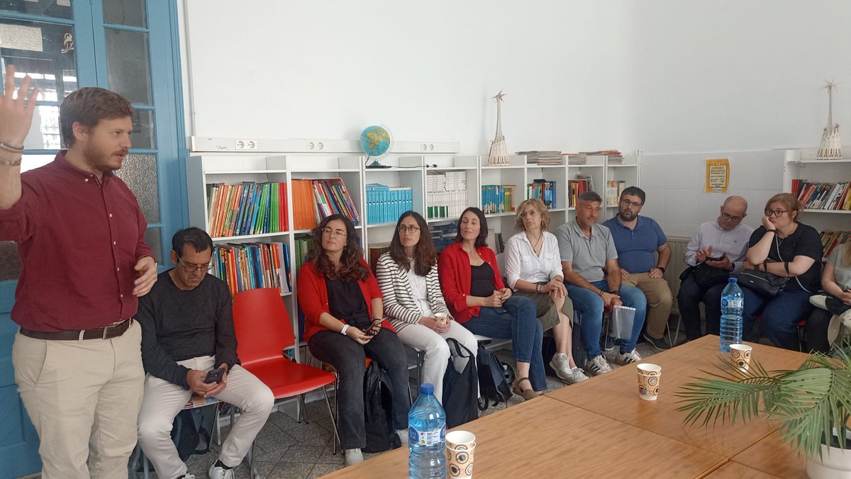 FECC_educacio's tweet photo. Avui hem celebrat la 3a i darrera trobada d'aquest curs d’Escoles en Xarxa d’Alta Complexitat a @LaSalleComtal.
Hem conegut el programa @Educaixa + Escola. I amb @educaciocat, hem abordat la relació família–escola.
Hem compartit experiències i propostes per avançar cap a una educació més equitativa 💛📚
#EscolesEnXarxa #AltaComplexitat #Educació