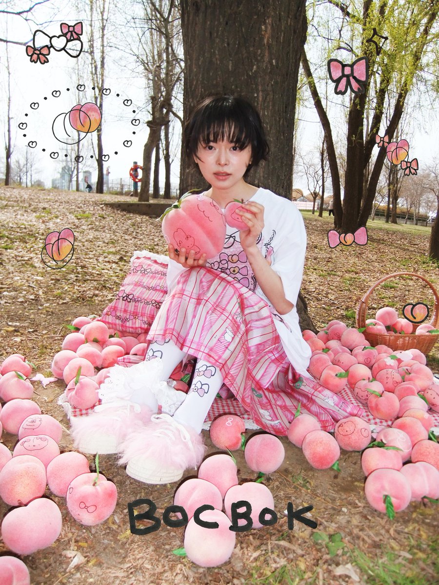 fashionjp's tweet photo. 【明日開催】#BOCBOK が魅せるノスタルジック×キュートな世界🍑
🔗https://t.co/ULt3JWB41G
#渋谷PARCO でポップアップがスタート。韓国の人気イラストレーター #mimichan コラボの新作夏アイテムを先行販売。
@shibuya_parco https://t.co/al00XbZQnX