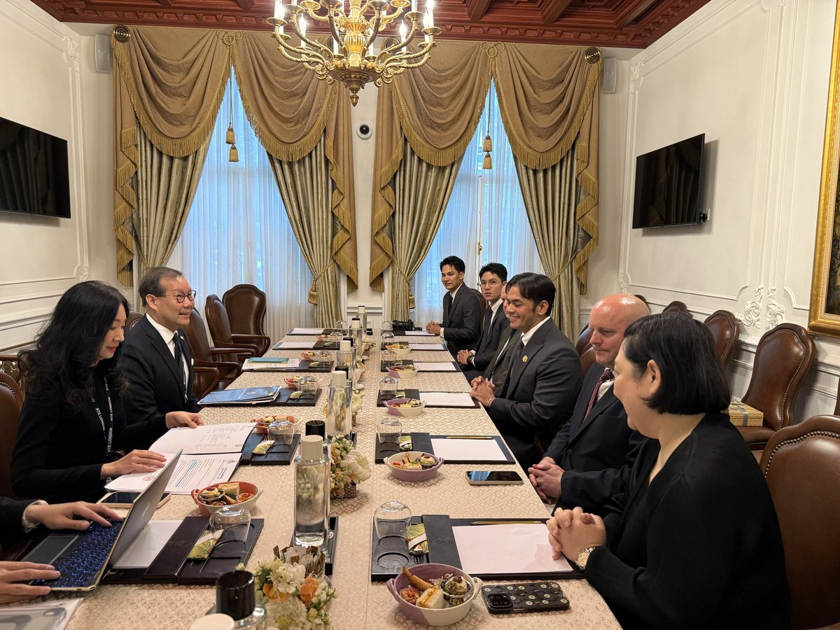 Royal Thai Embassy, London tweet media