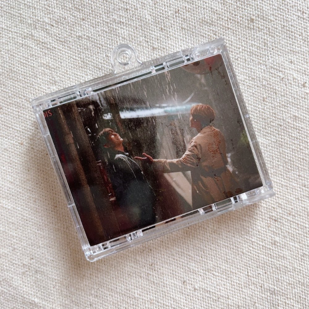 Bittersweet mini CD🫶🏻

Made my own cause pledshit didnt give us physical album for bittersweet😞 they better give us one for bittersweet 2.0🫵🏻