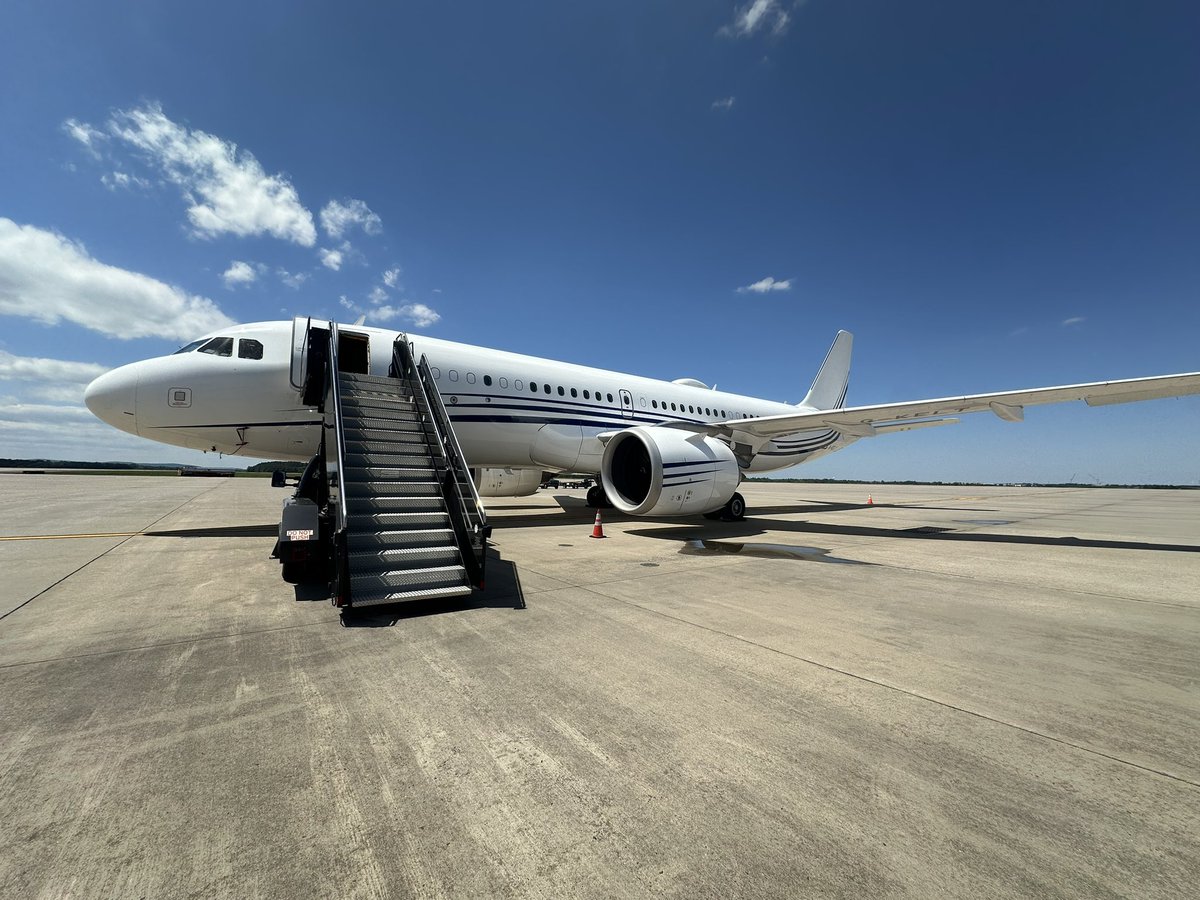 CalebStitely's tweet photo. Certainly a niche market in business aviation, but the @Airbus ACJ320neo offers a lower cost per seat for those companies and individuals looking for high capacity and range,  versus other ultra long range aircraft. 

This one seats 19 in an executive config with the ability to sleep 17! 

Unreal! 🤩