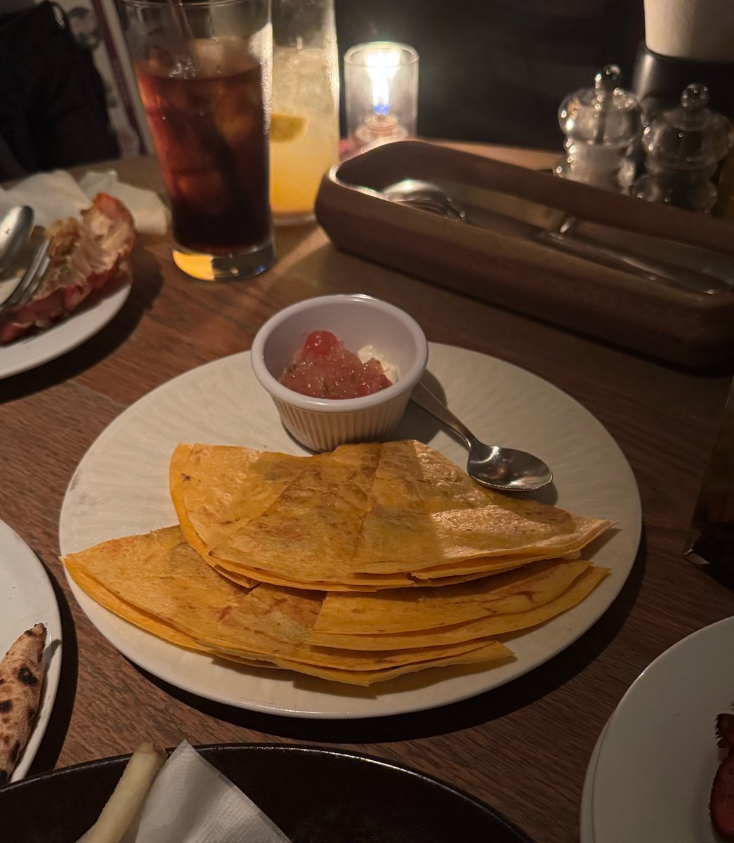 ocmoci's tweet photo. ケサディーヤ食べるよ^っ ̫ <^⊃━♡ https://t.co/wXRfN2n7gC
