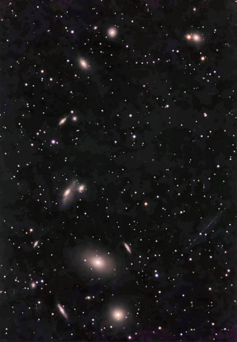 opaditer's tweet photo. #Galaxias Cadena de Markarian, 13 galaxias en el mismo campo 😱 https://t.co/nhmJLxPTKm