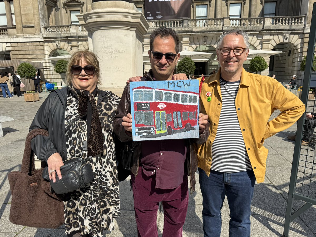 _communityfocus's tweet photo. Please keep your fingers crossed for Laurent, whose MCW Metroline bus painting has reached final judging for the @royalacademyarts Summer Exhibition 🎨

To reach this stage from 14,000+ applicants is an amazing achievement. We’re all very proud of him. 👏

#RASummerExhibition https://t.co/ouXKxCvgN9