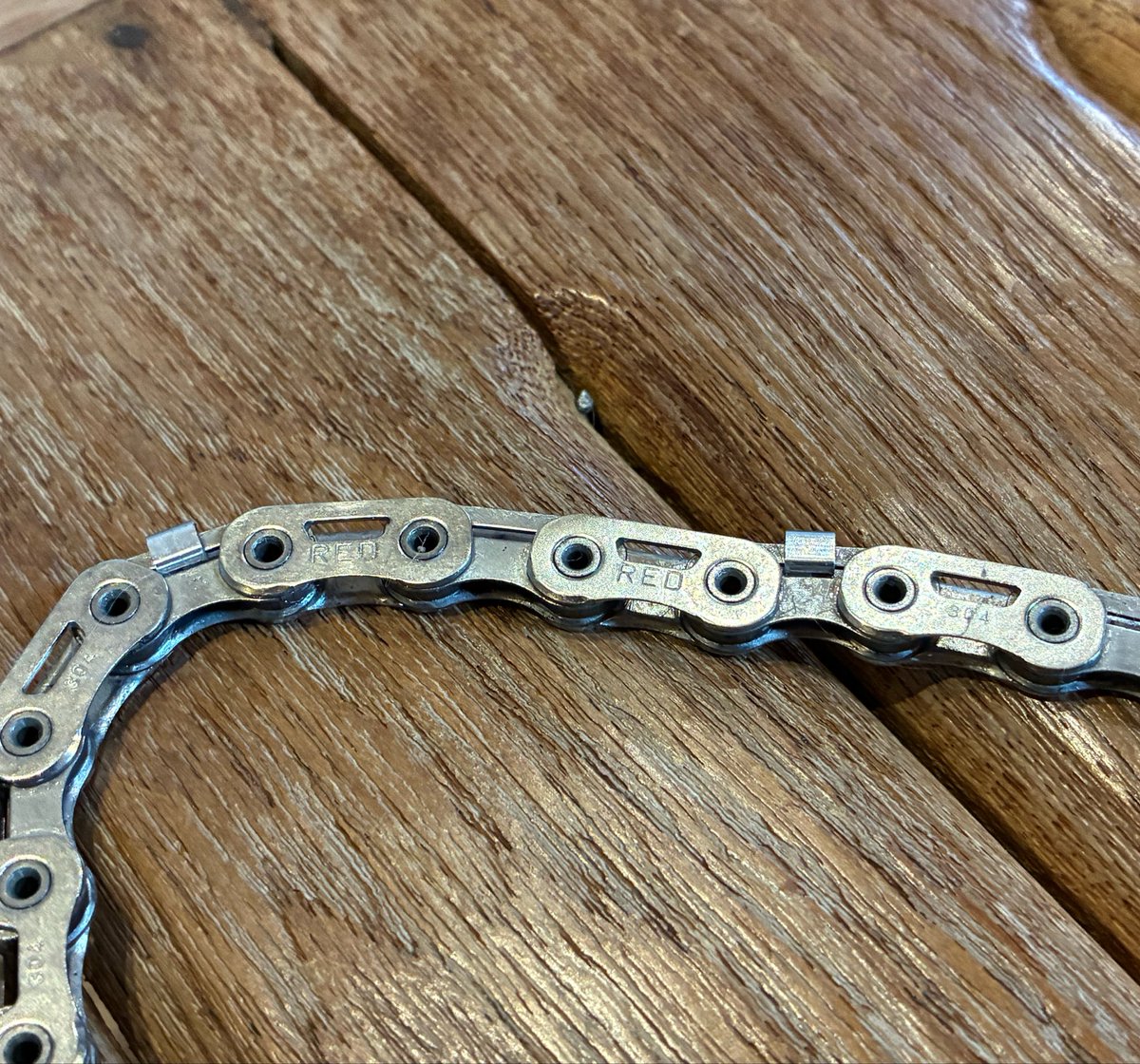 コレが専用工具。 まだ買う勇気が出ず代理店さんにお借りしました