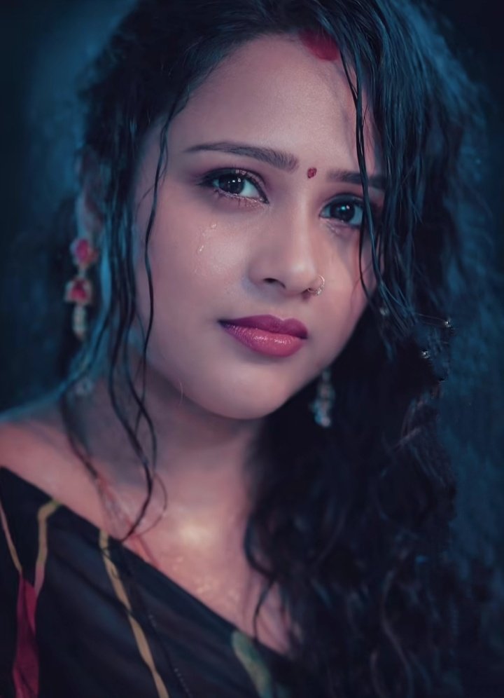 था कोई जो  मुझे  गम दे गया 
       जिंदगी भर रोने की कसम दे गया
 सौ फूलों में एक फूल चुना था मैने 
         जो कांटो से भी गहरा जख्म दे गया