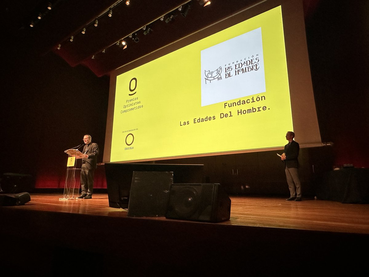 Las_Edades's tweet photo. El presidente de @Las_Edades, Mons. @jesusvidalch recogía en anoche en el Museo Reina Sofía de Madrid el Premio 'Optimistas Comprometidos' en la categoría de cultura, ortogado a por @ATUSmag a la labor de la Fundación con el patrimonio. https://t.co/3bonzt6mFu