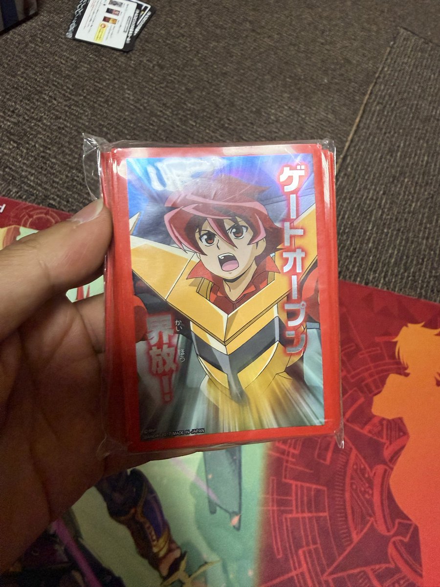 バトスピのスリーブどうしようと思って今まで買ったスリーブまとめた箱漁ってたら懐かしいの出てきた