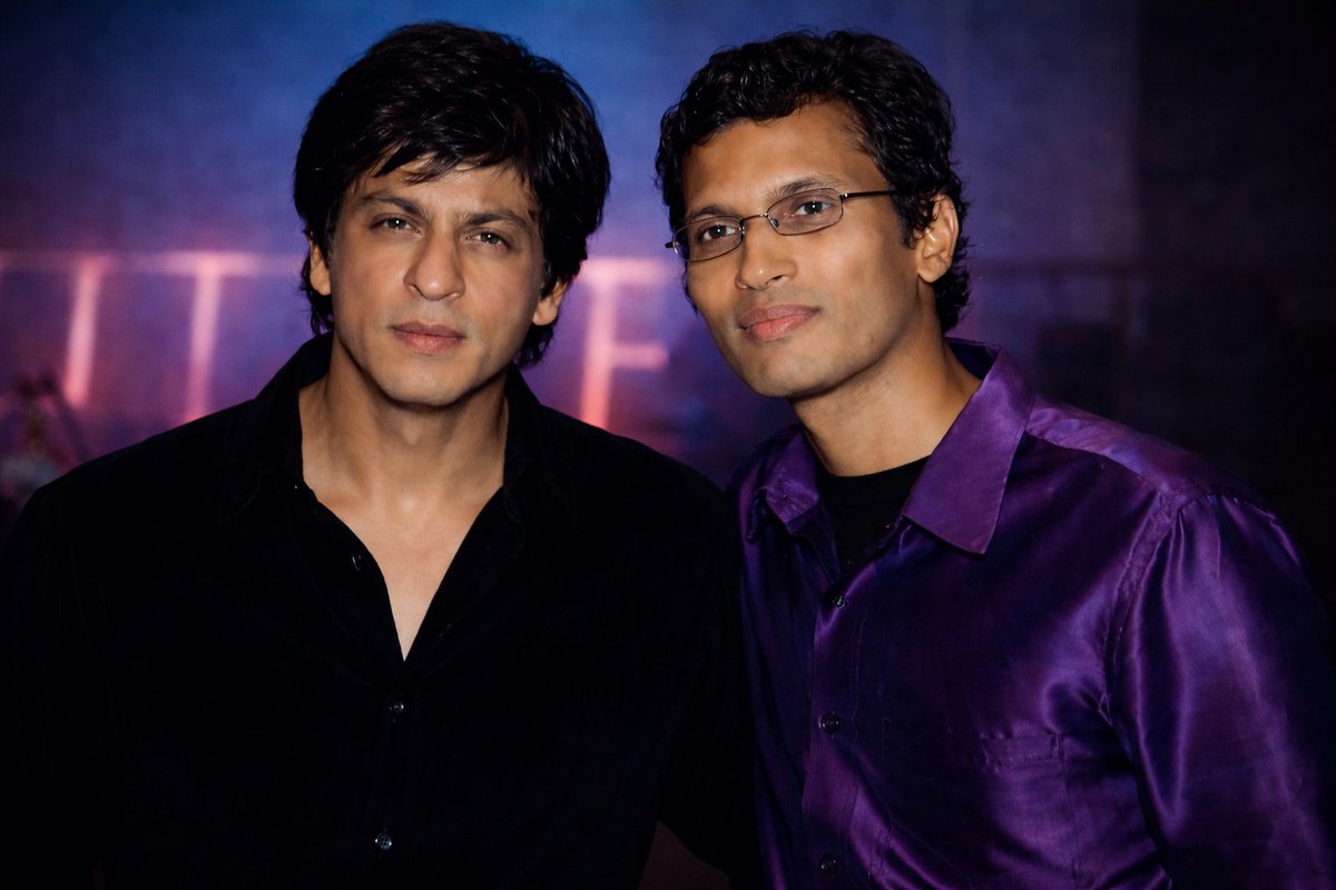 dhhrmony's tweet photo. A throwback picture with All Time Great SRK -Song shoot Time https://t.co/urWZebFgrk