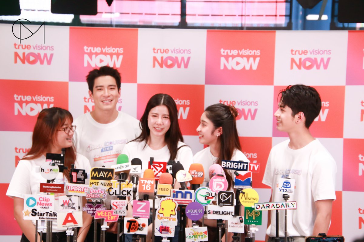 CM2Connect's tweet photo. “อาเล็ก - เอสเธอร์, วันใหม่, ภูมิใจ และ เปา” จากซีรีส์ “Crash Course in Romance คอร์ส(ลัด)สูตรโรแมนซ์” ช่วงสัมภาษณ์สื่อ
#อาเล็กธีรเดช #เอสเธอร์
#วันใหม่ #ภูมิใจศศิชา
#Paopichitchai
#CrashCourseInRomanceTH
#คอร์สลัดสูตรโรแมนซ์
#TrueVisionsOriginal https://t.co/LExhtjrlSO
