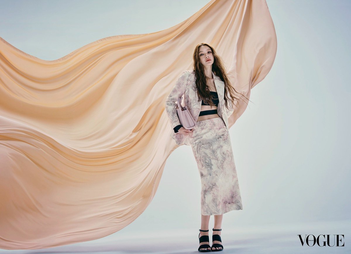 Vogue Thailand tweet media