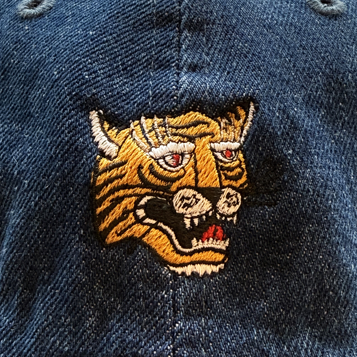 【INFO!!】 #新作入荷
・67 Kooks TIGER DENIM CAP
mobstyles.tokyo/view/item/0000…

67 Kooksから、ロクナナ TIGERの刺繍をあしらったデニムキャップが登場！

詳しくは mobstyles.tokyo へ！
実物は以下の直営店舗でご覧ください！

東京：&amp;MOSH
<a href="/info_andmosh/">&MOSH</a>

#67kooks #ロクナナ
#MOBSTYLES