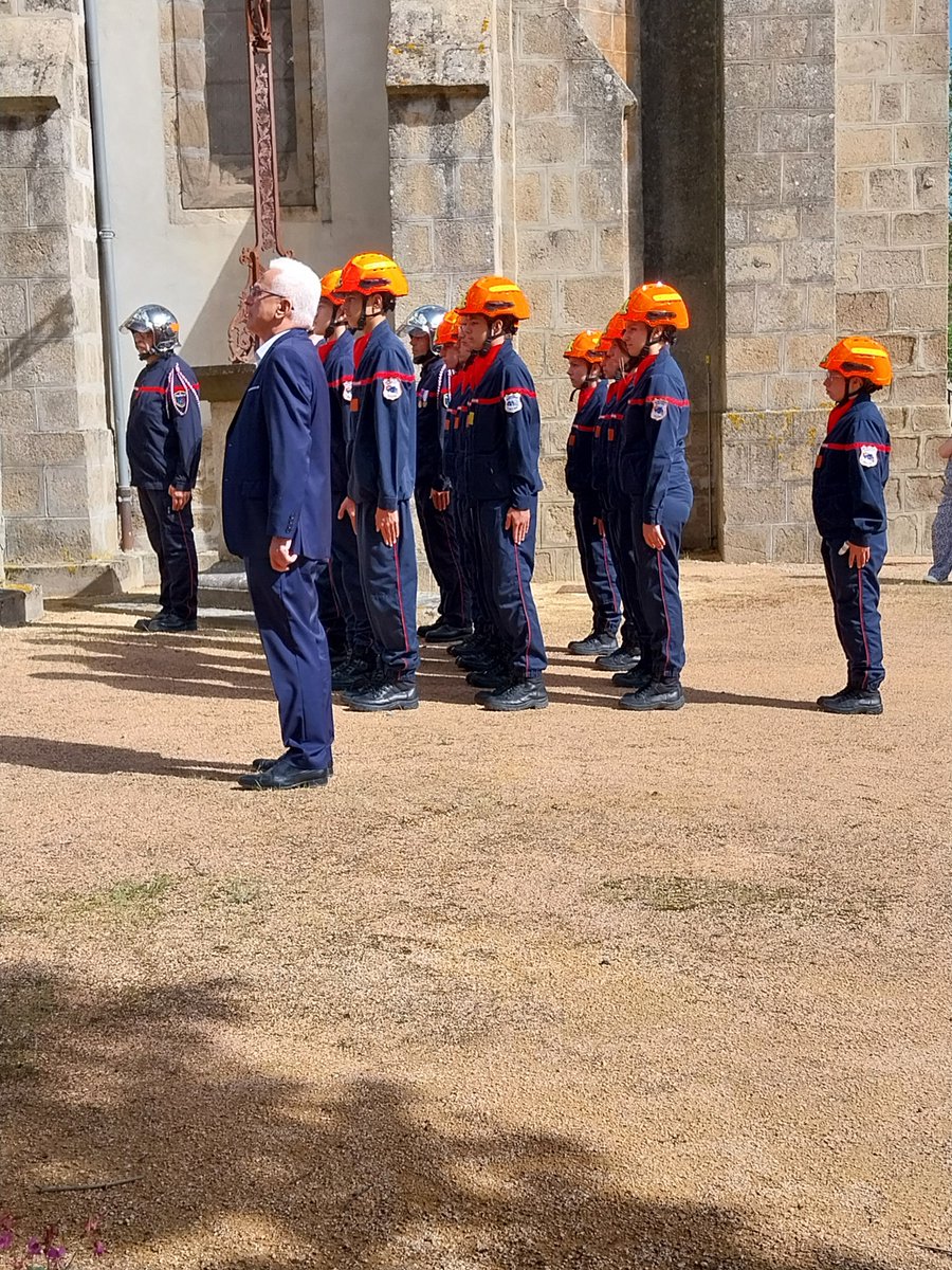 MartineCONORD's tweet photo. Commémoration Durdat-Larequille @Allierdpt 
#8mai2026 
#Mémoire
🙏 #CATM #Matteo #JSP @Amicalespneris #LPAMontluçonLarequille #classedéfense
@RajewskiMarina @Pompiers03 https://t.co/MPYyz3WHzM