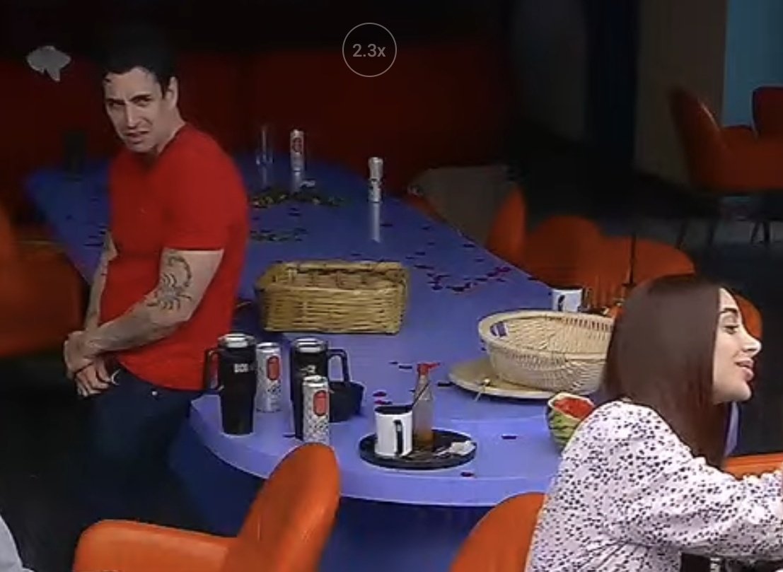 Suave viendo a Jessica intentar actuar "sexy" me representa de vdd, esa soy yo cada que veo el "contenido" todo forzado de esa mujer. 

#lamansionvip #lamansiónvip