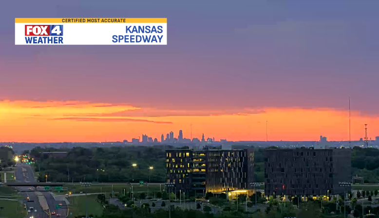 MBogowith's tweet photo. What a sunrise this morning! #fox4kc https://t.co/k72JOUJYdD