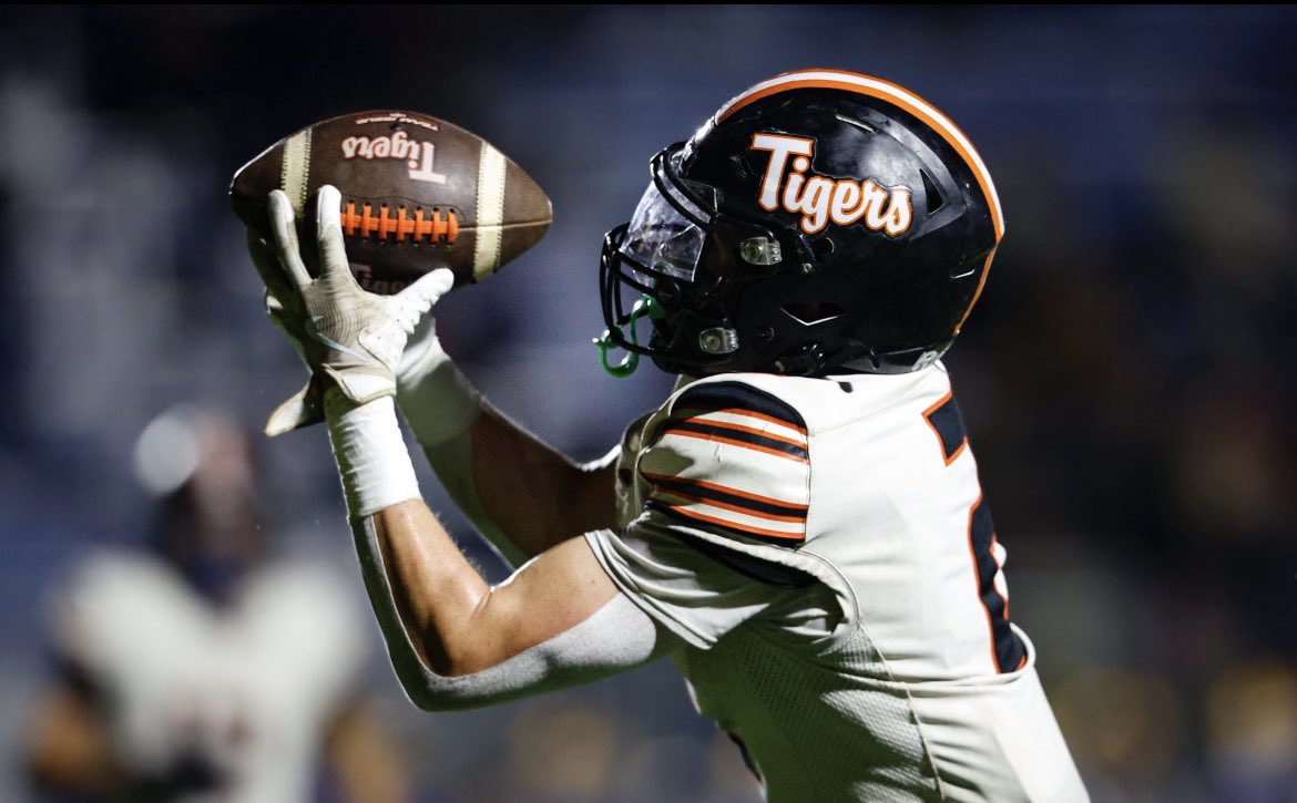 GeauxccombsBc's tweet photo. Straight into @MeigsCountyFB for @bowencombs. Big year incoming. https://t.co/Q1sOJAzk4T