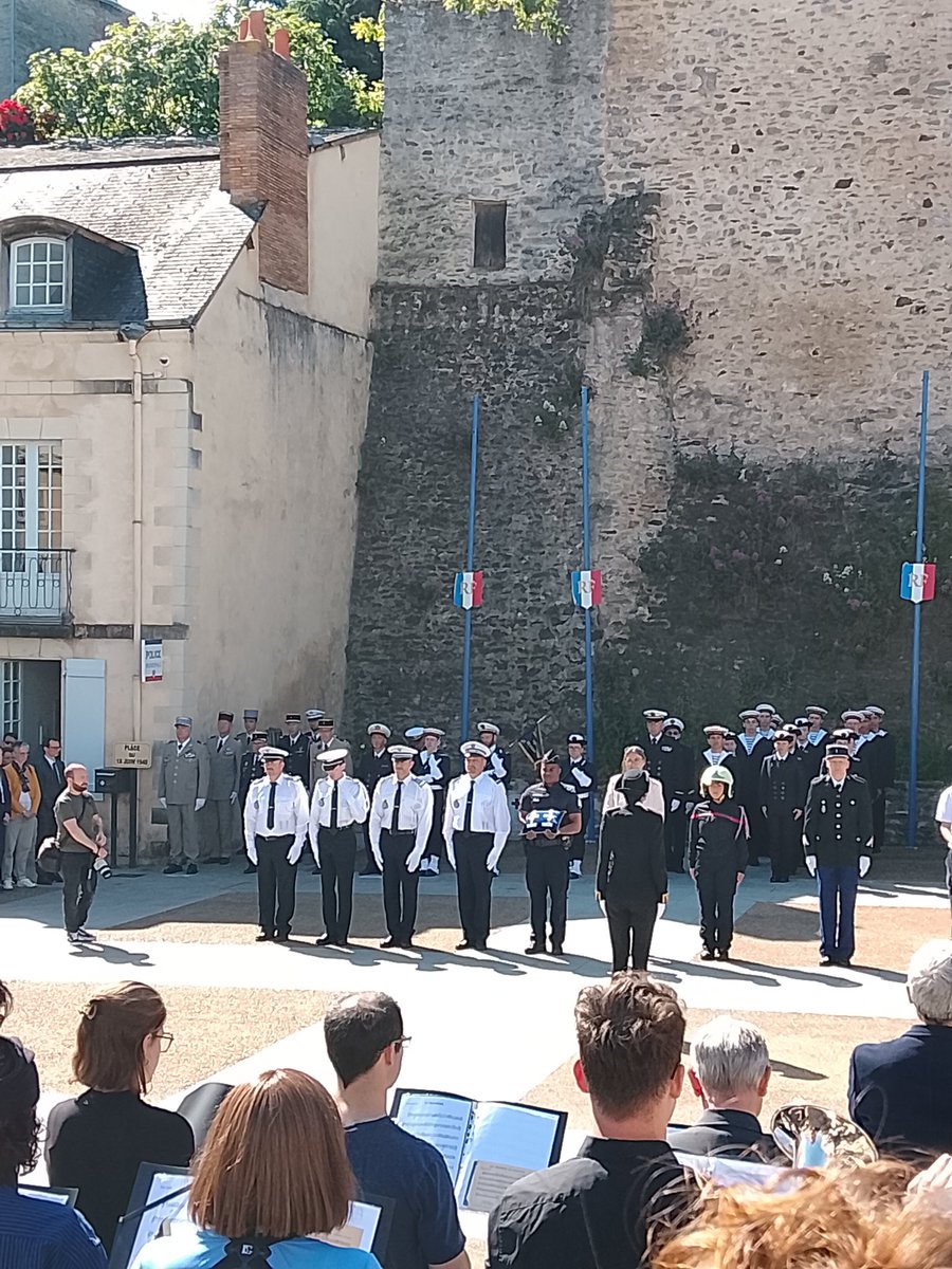 Police Nationale 53 tweet media