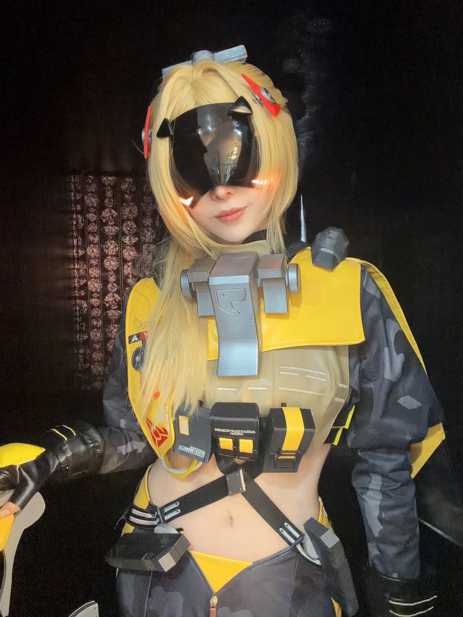 ゼンゼロ / コスプレ

念願のトリガーしてきた！！！💛
視界不良すぎてみんなに介護してもらった😂

 #介護小隊