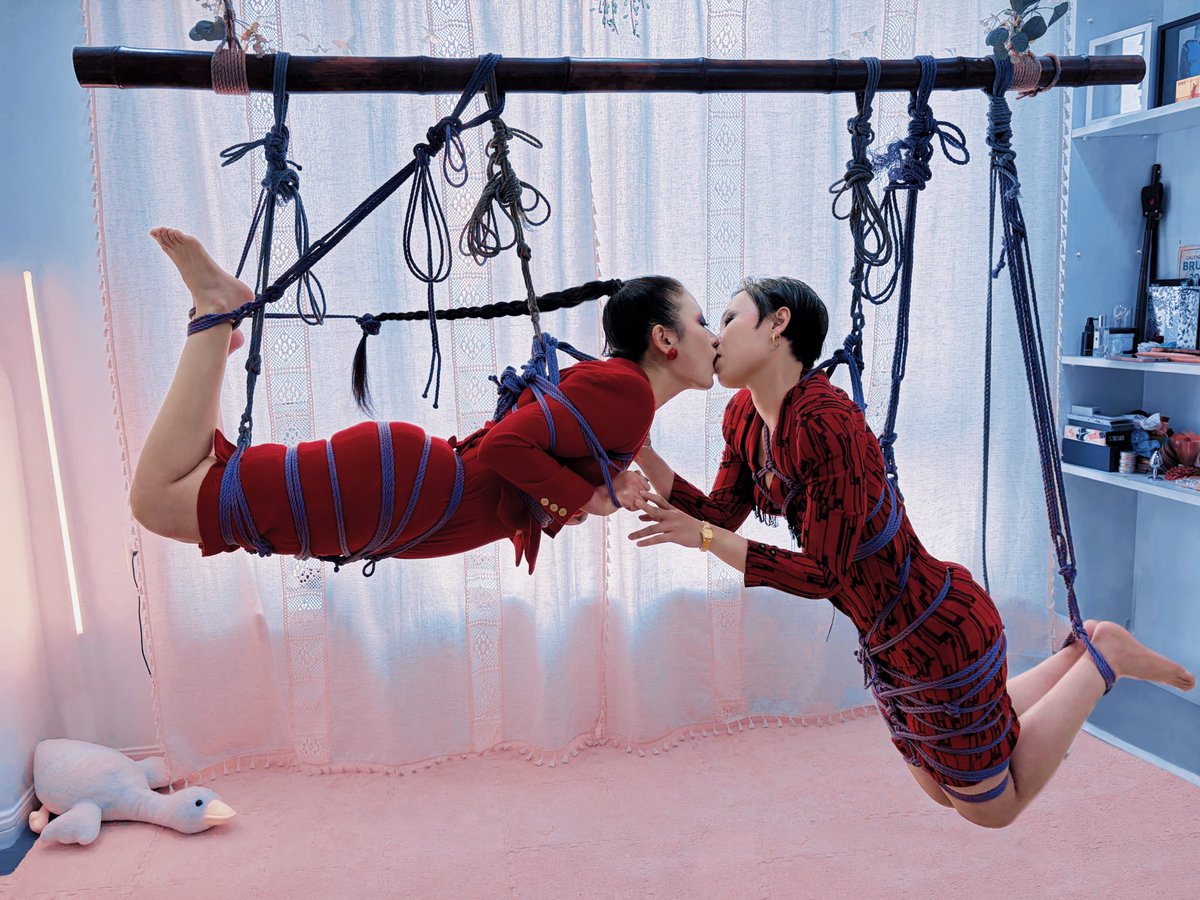 Sweetest_Venus's tweet photo. 🏳️‍🌈问就是结婚照👰🏻‍♀️👰🏻‍♀️

💘@AssentoSatin @Sweetest_Venus 
🪢@KKRY_shibari &amp;神威

#le #les #shibari #緊縛 #纯女 #双女 https://t.co/WKaHT3tpna