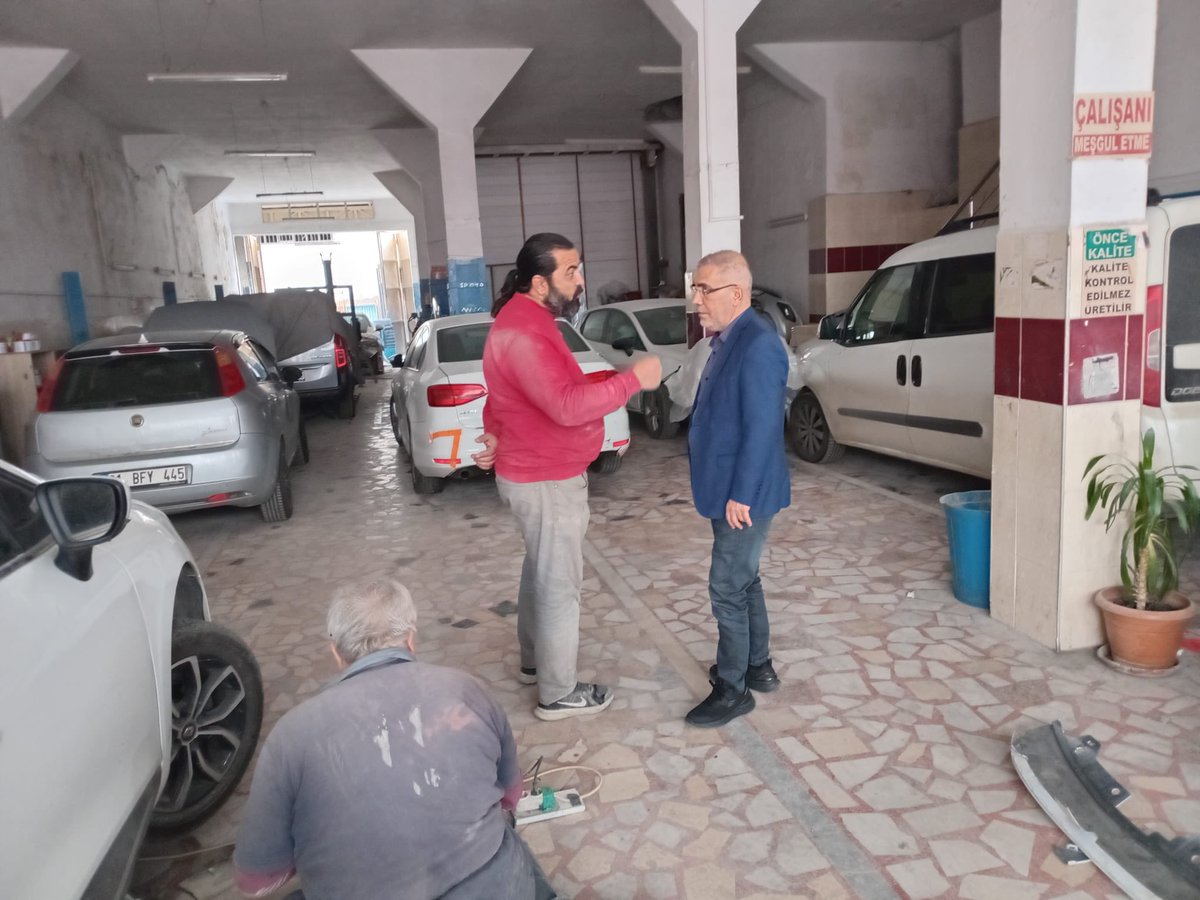 CelikcanMahmut's tweet photo. Seyhan Barkal da kaporta atölyesi sahibi Mustafa Ustayı ziyaret ettik.Mustafa Usta haklı olarak eleman bulamamaktan şikayetçi.Mesleki eğitimin ne kadar önemli ve gerekli olduğunu müşahede ettik.70 yaşındaki ustamız ise gençlere örnek .Hayırlı işler Mustafa usta. https://t.co/MfcQT1eDDa