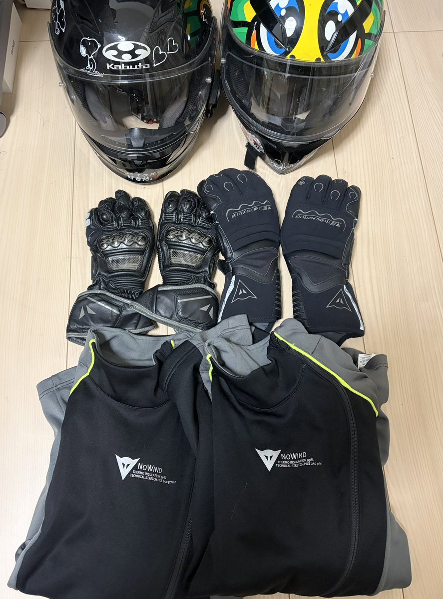 Gooya_mana's tweet photo. このあたりも処分予定✋
サイズはXS(インナーの一つはXL)
メットは年数経ちすぎてるから売りもんにもならんな🙄
このメットの時知ってる人は、かなり古くからの付き合いの人☺️ https://t.co/zmHb9MFIFR