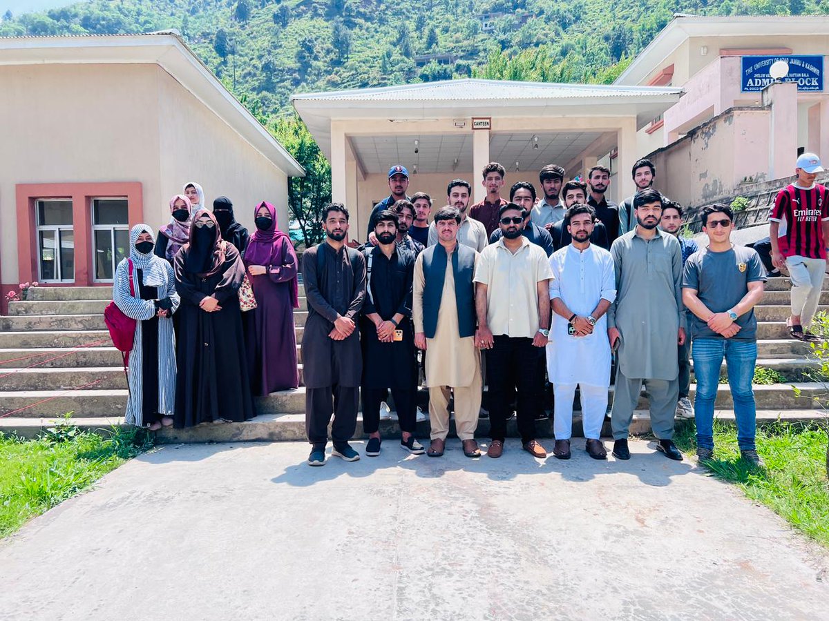 UAJK_Official's tweet photo. Cleanliness Drive at Jehlum Valley Campus, @UAJK_Official 🌿
Students, faculty &amp; staff joined hands to promote cleanliness, environmental awareness, and a greener, more sustainable campus. A strong message of responsibility echoed across the campus community. https://t.co/QqfkIWvuii