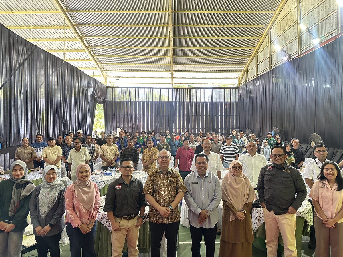 CPOPC_NET's tweet photo. Another Step Forward for Smallholder Empowerment!👩🏻‍🌾👨🏻‍🌾🌴

CPOPC conducted a GAP Training in Pasangkayu, West Sulawesi, empowering 67 smallholders and extension officers with essential skills in Good Agricultural Practices (GAP). https://t.co/gylWmOmd3k
