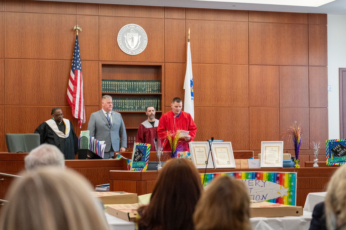 WCSOMA's tweet photo. ⚖️ Recovery Court saves lives! ⚖️

Congratulations to the Recovery Court graduates on their commitment to recovery and a brighter future! ⭐️ https://t.co/tcX1jvdsHf