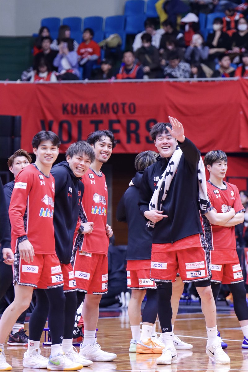 ayaaaka222's tweet photo. これはたぶんリカに手を振る人達👋 https://t.co/J1K54DB8Ho