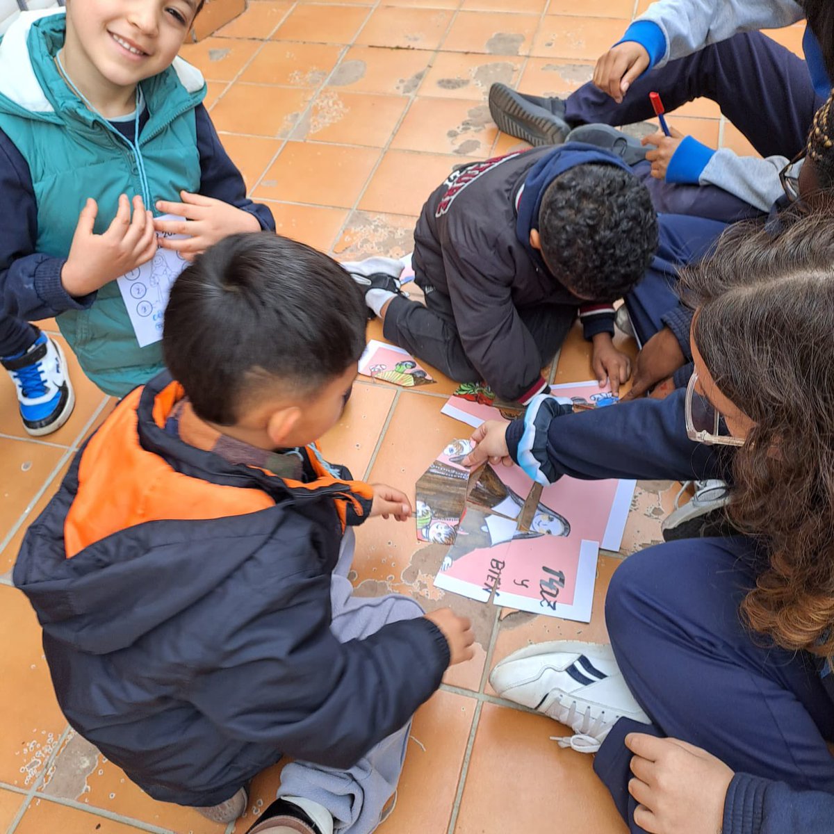 Colegio Virgen Niña tweet media