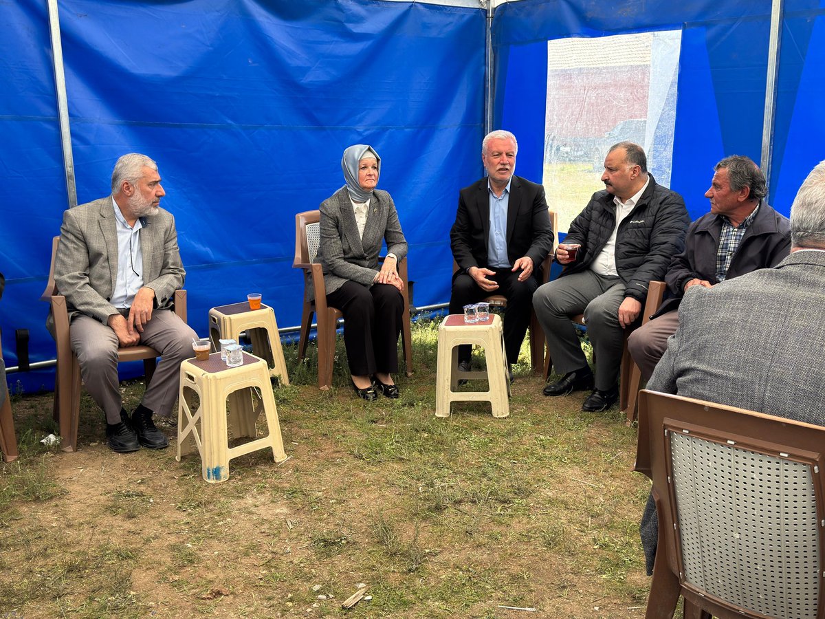 meryemgoka's tweet photo. 📍 Kulu 

Kulu Belediye Başkanımız Sayın Abdurrahim Sertdemir’in vefat eden kıymetli abisi, eski Tuzyaka Belediye Başkanı Kazım Sertdemir’in ailesine taziye ziyaretinde bulunduk.

Merhum Kazım Sertdemir’e Cenab-ı Allah’tan rahmet; başta Sertdemir ailesi olmak üzere yakınlarına ve sevenlerine sabır ve başsağlığı diliyorum.

@AbdurrahimSert1 @KuluAkParti
@Akkadinkonya_ @aktanitimkonya
