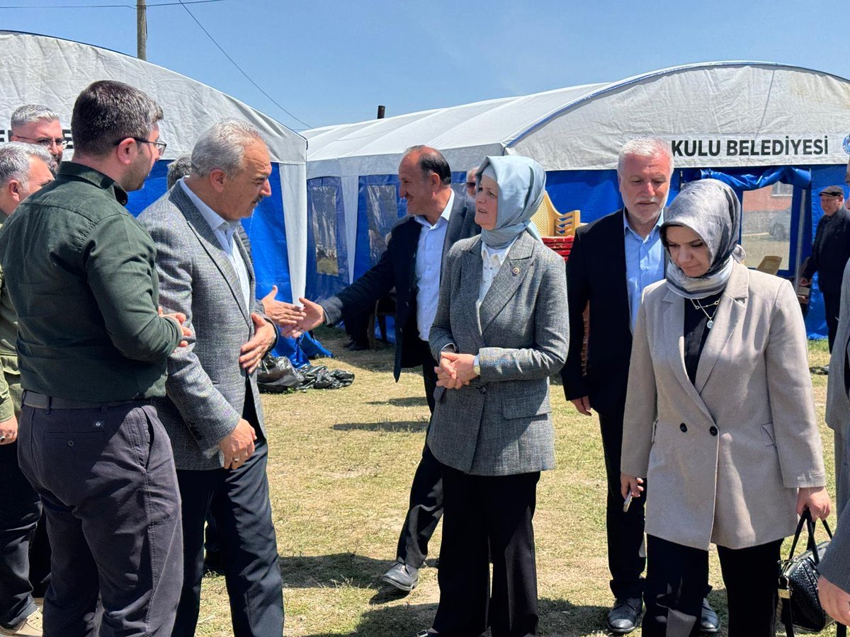 meryemgoka's tweet photo. 📍 Kulu 

Kulu Belediye Başkanımız Sayın Abdurrahim Sertdemir’in vefat eden kıymetli abisi, eski Tuzyaka Belediye Başkanı Kazım Sertdemir’in ailesine taziye ziyaretinde bulunduk.

Merhum Kazım Sertdemir’e Cenab-ı Allah’tan rahmet; başta Sertdemir ailesi olmak üzere yakınlarına ve sevenlerine sabır ve başsağlığı diliyorum.

@AbdurrahimSert1 @KuluAkParti
@Akkadinkonya_ @aktanitimkonya