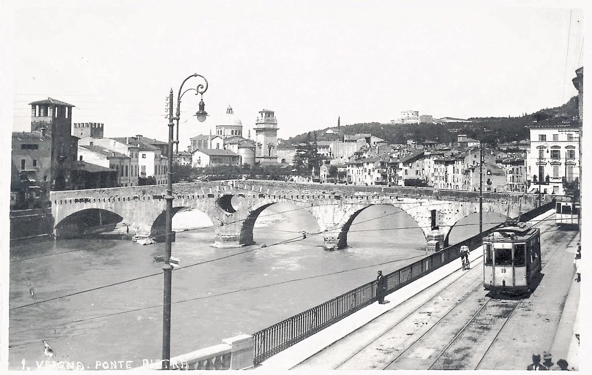 amaveronags1's tweet photo. Verona Retrò
#elcanton de Verona, anni '20 ponte Pietra https://t.co/oBppkNg93x