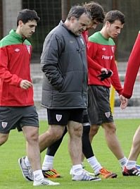 PenaBielsaAth's tweet photo. Estaban los llorente amorebieta etc.... Que se reian y se burlaban de Marcelo en el vestuario y le hacían la cama.
Y luego estaba gente que le quería y sabía trabajar con el.
El tiempo puso todo en su lugar, unos desaparecieron del fútbol otros triunfaron. https://t.co/jxrUyXkRJn