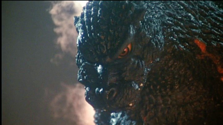 怪獣映画にどれだけのリアルさを求めるかは人によって違うでしょうけど、リアルさばかり追い求めてたら、それはそれで窮屈だなと思う。ゴジラvsデストロイアの特に最後の戦いは、リアルさとは別の所で拘ってる感じがしたけど、それでも感動したし。