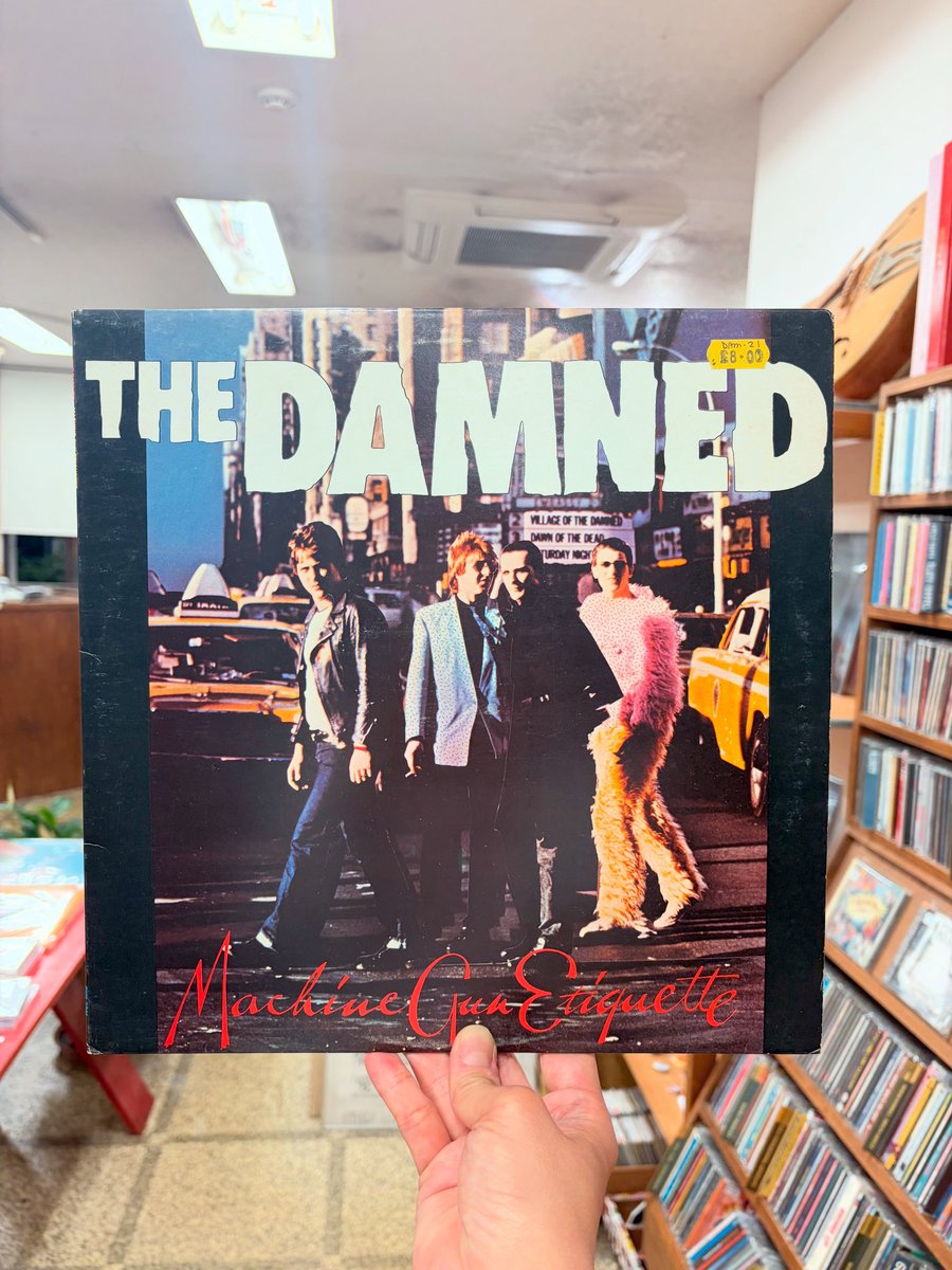 the damned / machine gun etiquette ('79) 名曲「love song」で始まる