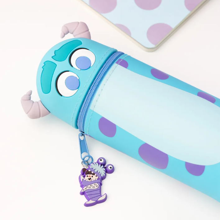 frikileria's tweet photo. Novedades en https://t.co/2qacWCYUnj 👀
Por fin un par de cosillas de #MonstruosSA que nunca hay na de na! Y más estuches molones de silicona entre otras cosas 🤗💖
#pixar #mikewazowski #toystory https://t.co/TUAWmJKgwP