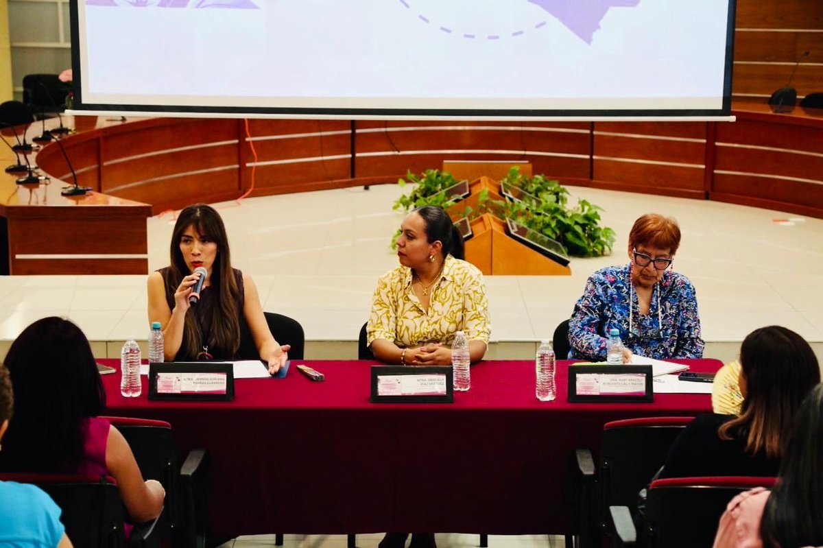 TEE_SLP's tweet photo. La Magistrada Dennise Adriana Porras Guerrero, Presidenta del Tribunal Electoral y del observatorio de participación política de las mujeres en el estado, participó en el panel “Entrecruce de experiencias: San Luis Potosí y Chiapas 2014-2024: Un diálogo sobre la paridad. https://t.co/666Q2xtZu5