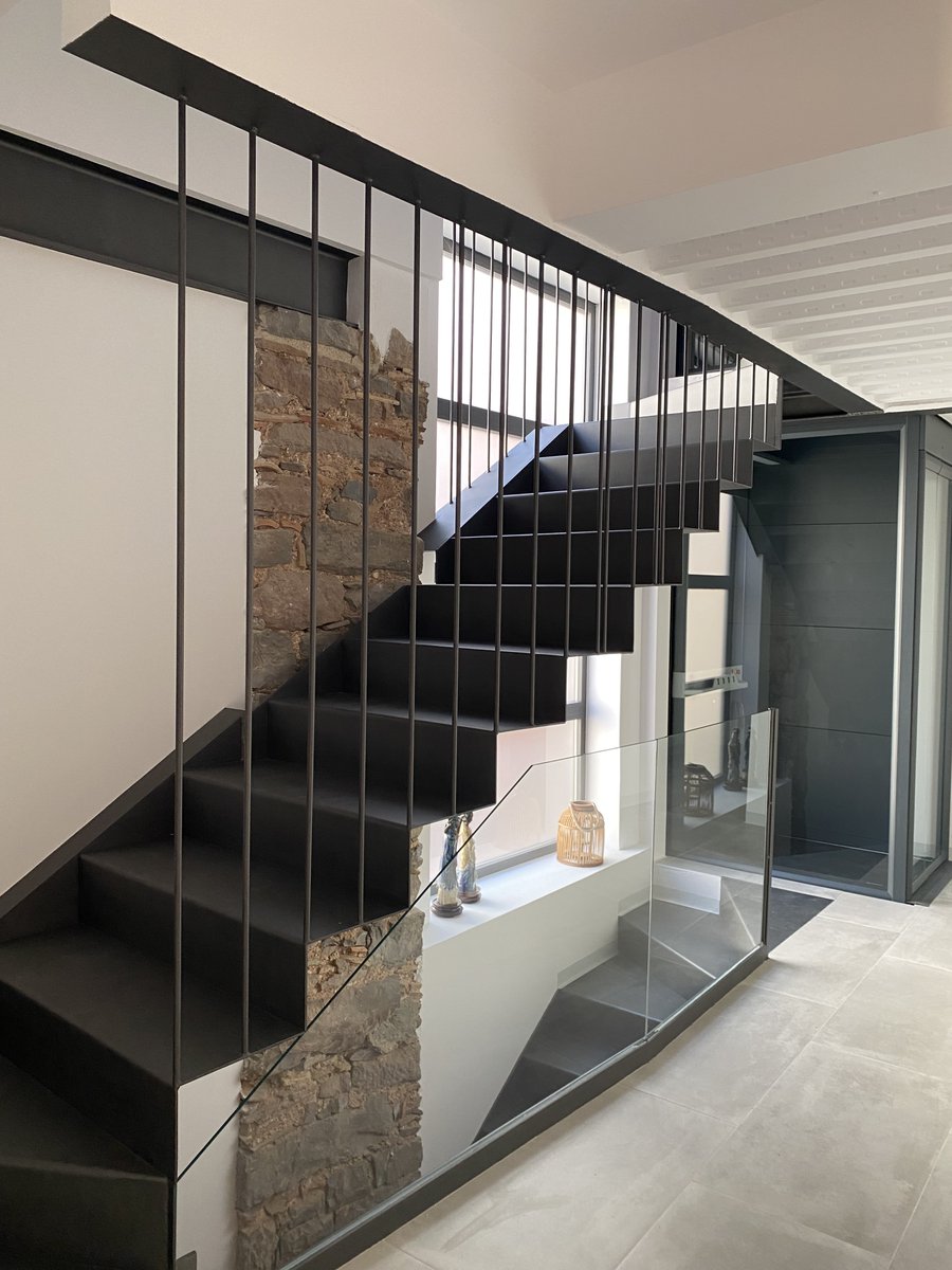 Constructora03's tweet photo. Incorporació d'un ascensor a un habitatge unifamiliar.
Eliminem barreres arquitectòniques per facilitar l'accés a tots els nivells de la casa, millorant la comoditat, la qualitat de vida i la independència de persones amb mobilitat reduïda.
#Accessibilitat #Ascensor https://t.co/wGPkjEOU3E