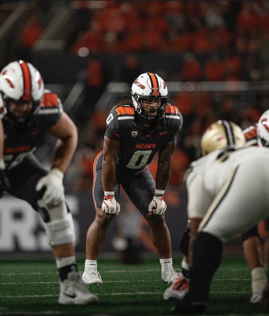 6_byronn's tweet photo. After a great conversation with @CoachFin_ I am blessed to receive my 12th d1 offer from  @BeaverFootball !

@AZcoachHenri @DEdgeFootball https://t.co/mPLEuvz3k5