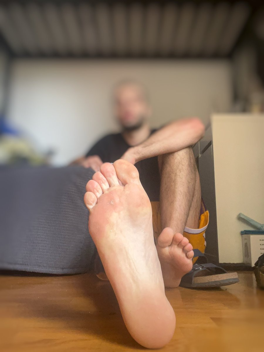 Feetking tweet media