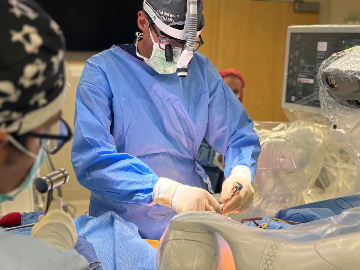 LEMSurgical's tweet photo. Congratulations to Dr. Kornelis Poelstra for recently completing his 2000th robotically-assisted spine surgery.  

He has experienced many robotic technologies in the past 15 years. 

We are honored he has chosen to be the first surgeon to use Dynamis in clinical practice. https://t.co/5G6PQeMAn3
