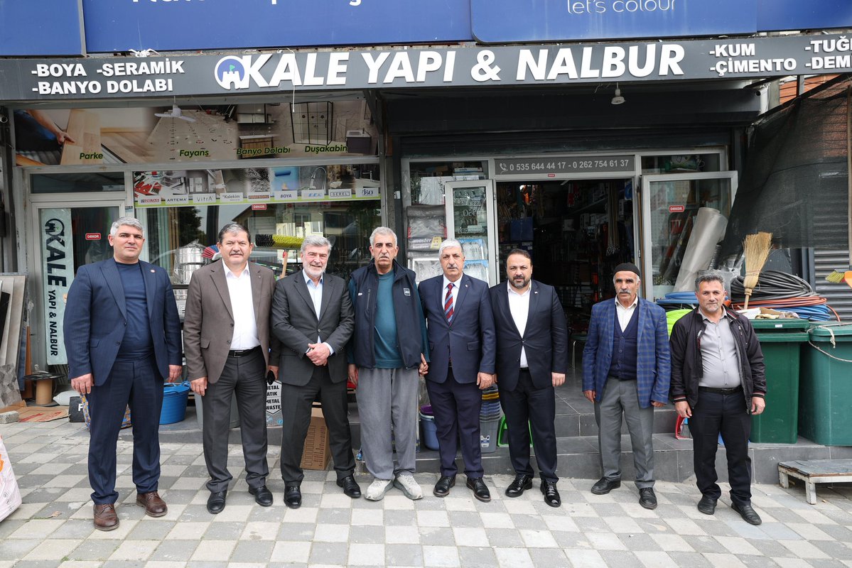 AK Parti Kocaeli Milletvekilimiz Sami Çakır, İlçe Başkanımız İlhan Yıldırım, İl Yöneticimiz Şerif Bozkurt, meclis üyelerimiz ve teşkilat mensuplarımız ile birlikte;

Kale Yapı Nalbur sahibi Ahmet Kocabay abimizi ziyaret ettik.

Hayırlı bereketli kazançlar diliyorum.