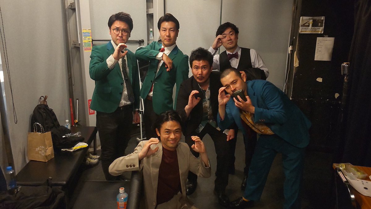 imanishijun's tweet photo. 今日は魂ずがゲストとネタと企画をやるライブありがとうございました！！

13年やってきて初めてぐりんぴーすさんとあいまみえました！
今までどうやって会わずこれたのか

企画のクイズグリーンのチャンピオンの座をいただきました！

翁長さんお疲れ様です。 https://t.co/XtkTs19WEY